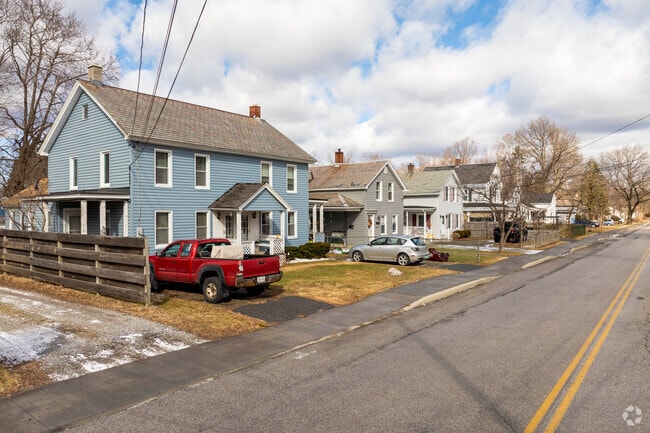 Multifamily homes and workers' cottages are the most popular housing style near Bennington's town center.