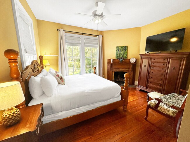 205 SE 7th St unit ID1359120P, Gainesville, FL 32601 - photo 5