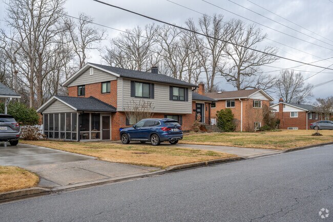 Split-level homes on Vassar Dr in Berwyn Heights.