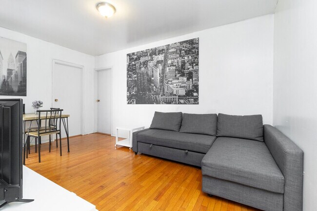 316 E 96th St unit ID1097568P, New York, NY 10128 - photo 2