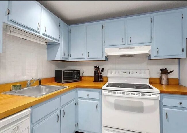 89 Pleasant St unit 89 Pleasant Street A, Medfield, MA 02052 - photo 6