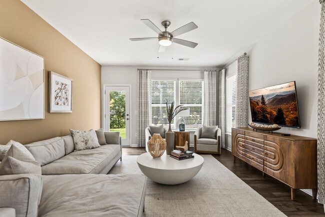 1632 Savannah Mills Dr, Spartanburg, SC 29303 - photo 3