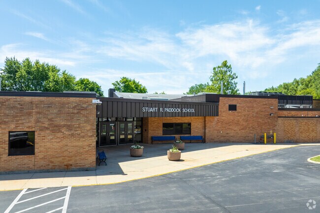 Stuart R Paddock School is located in Palatine, IL.