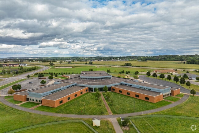 Oak Crest Elementary School
serves grades 3-6.