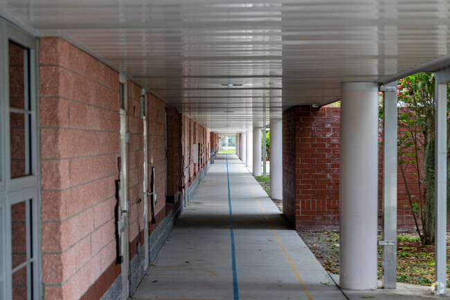 Calusa Park Elementary School in Naples features covered corridors between classrooms.