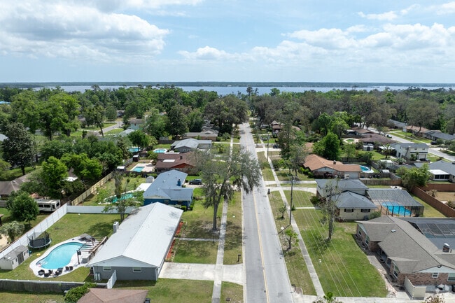 A nice-sized yard and long-time residents are what you will find in many areas of Lakeside.