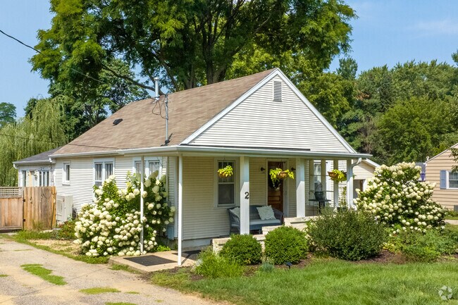 Glen Oak Hills also has a large stock of smaller homes, under a thousand square feet.