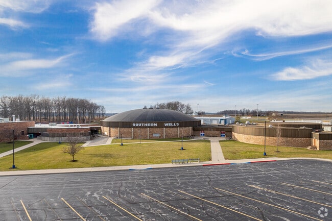 Southern Wells Junior/Senior High School has 389 students.