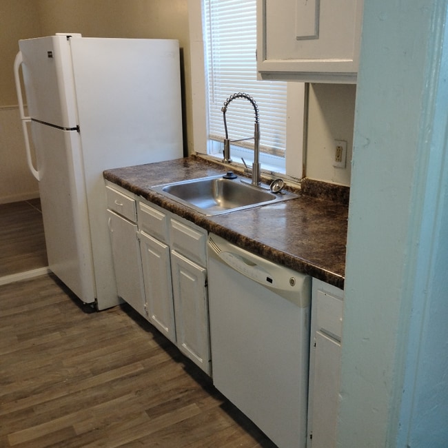 415 Smith St, Dayton, OH 45417 - photo 2