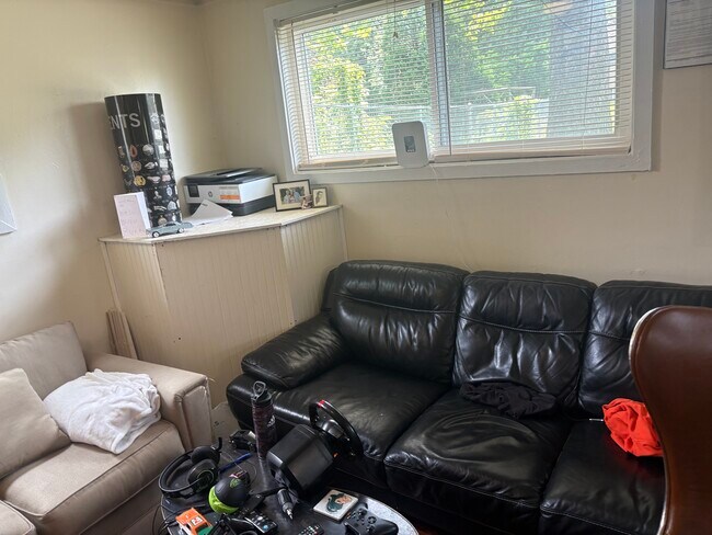 551 Lexington Ave unit Upstairs, East Lansing, MI 48823 - photo 7