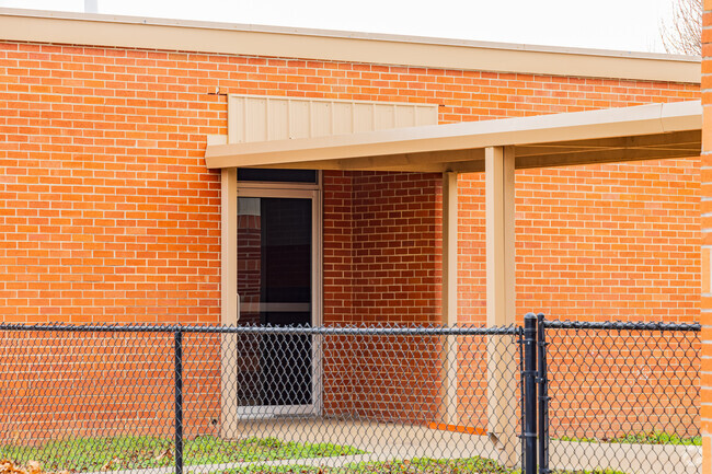 Paden Elementary School is a quality school located in Prague area.