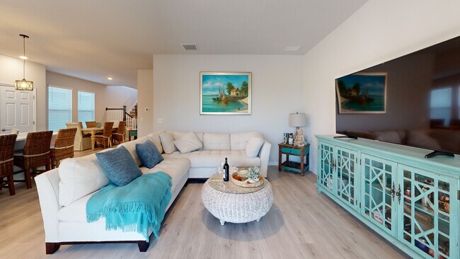 5636 Silver Sun Dr, Apollo Beach, FL 33572 - photo 2