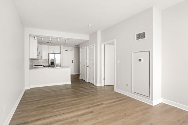 781 W Adams St, Chicago, IL 60661 - photo 7