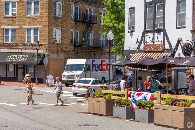 Maplewood Ave is a bustling place for residents on the go.