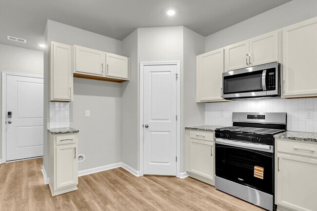 297 Wappoo Trce Ln unit 37183686, Summerville, SC 29486 - photo 7