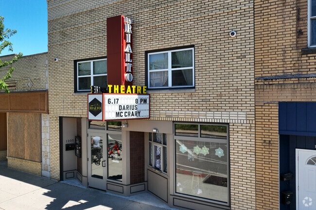 Kenmore locals and visitors alike can enjoy live music at the Rialto Theater in town.