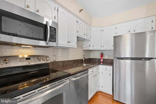 Woodbury Heights Condominium unit 1301 N Courthouse Rd, Arlington, VA 22201 - photo 6