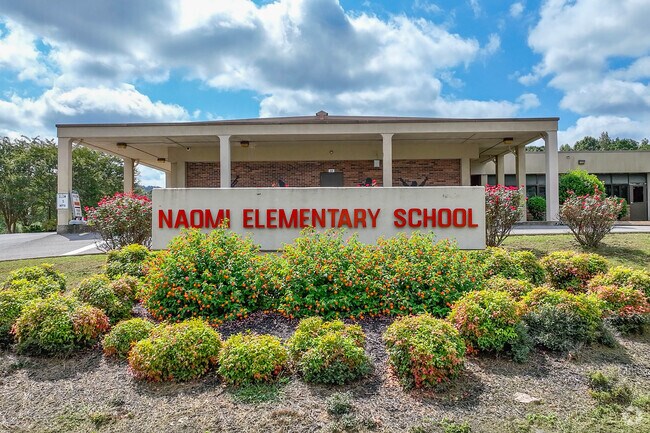 Naomi Elementary School is located at 4038 E Highway 136, La Fayette, GA 30728.