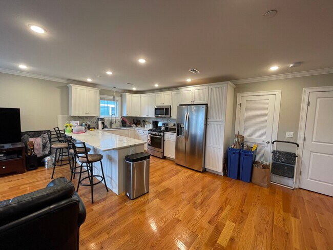 116 Holland St unit 2L, Somerville, MA 02144 - photo 3