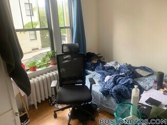 452 Park Dr Unit 4, Boston, MA 02215