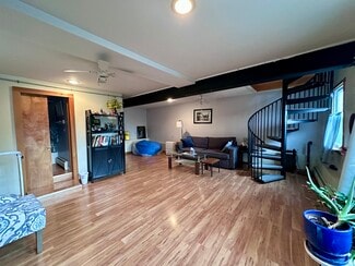 93 Falmouth Rd Unit A, Falmouth, ME 04105