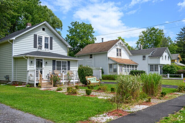 Shawangunk features both tightly arranged homes and spacious lots.
