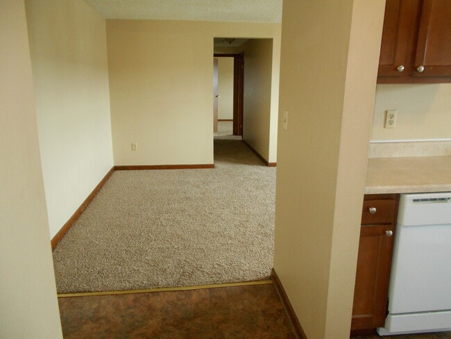 6557 Lincoln Ave, Lockport, NY 14094 - photo 3