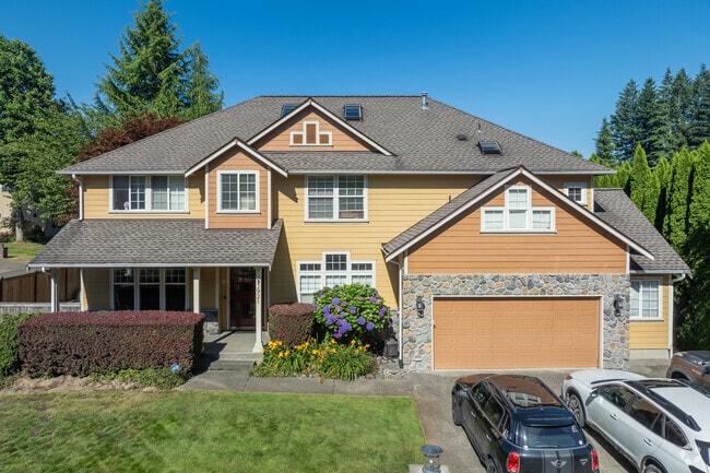 In Holiday Hills you can find a variety of mid-century modern homes.