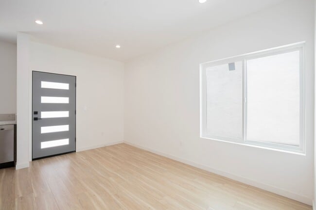 Modern Luxury Living in the Heart of Spaulding Square, Los Angeles, CA 90046 - photo 6