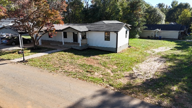 136 Moore St, Wellford, SC 29385 - photo 2