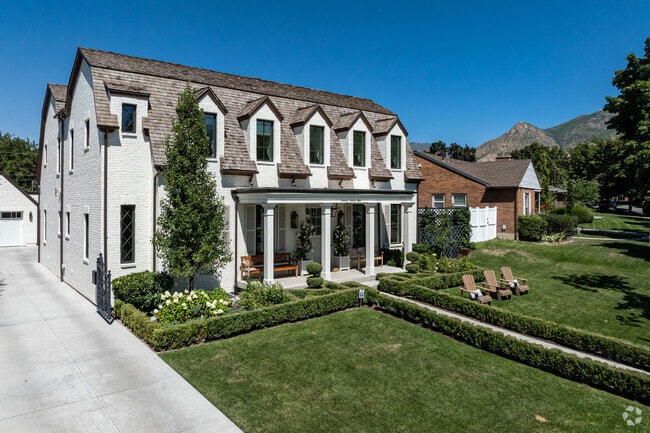 Homes with top-notch landscaping, like this Cape Cod, are found throughout Foothill Sunnyside.