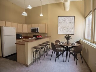 2201 W 93rd St, Cleveland, OH 44102