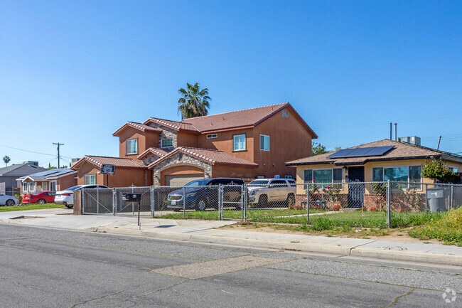 Newly built homes sit among older homes in Pinedale.