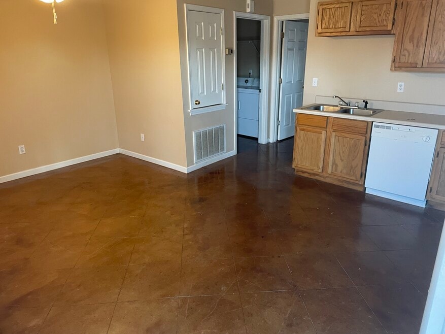 765 Old Mayhew Rd unit One bedroom one bath, Starkville, MS 39759 - photo 1