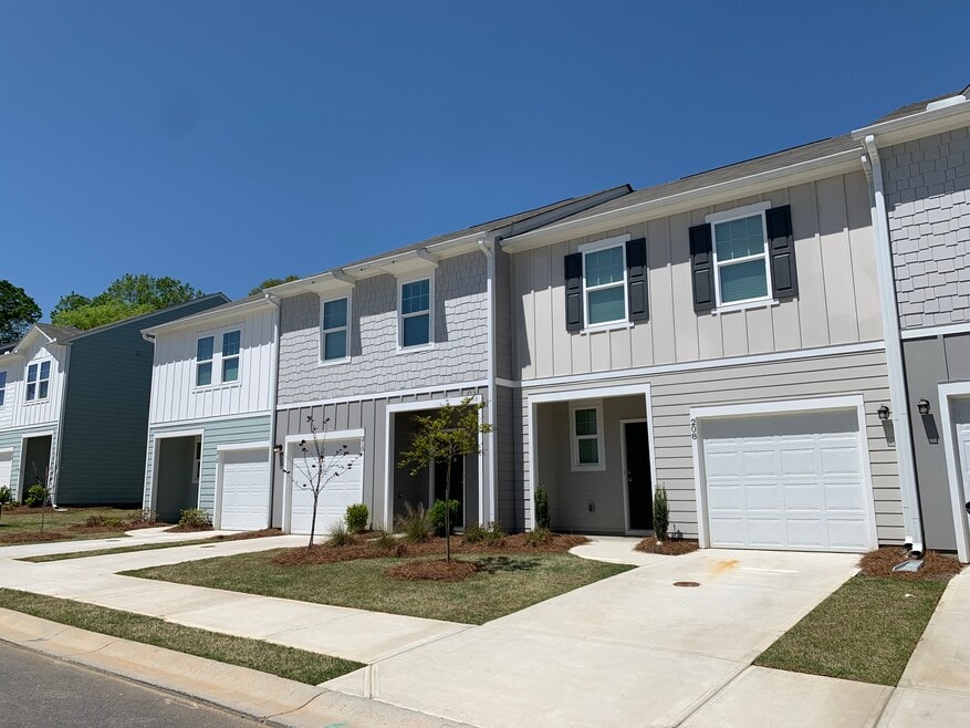 1047 Lucienne Blvd, Auburn, GA 30011 - photo 1