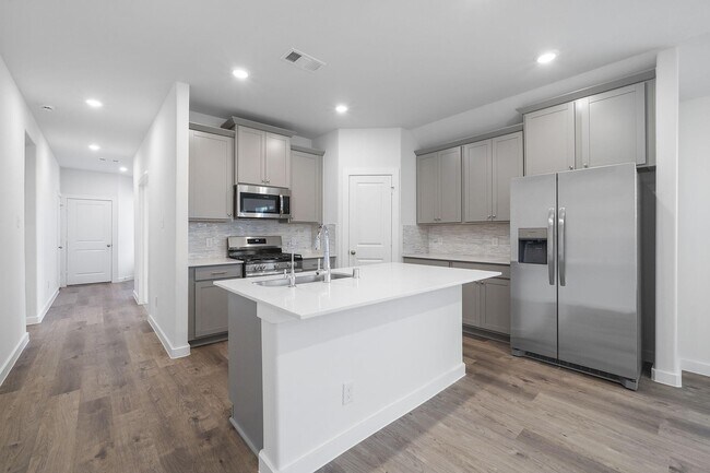 110 Orange Blossom Ct unit 38029810, Mont Belvieu, TX 77535 - photo 2