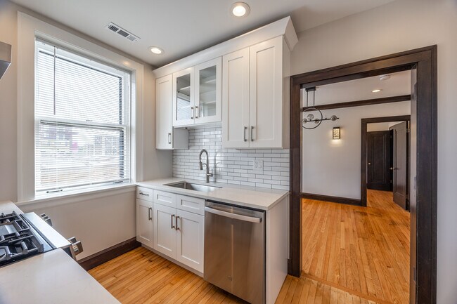 6409 N Talman Ave unit 301, Chicago, IL 60645 - photo 2