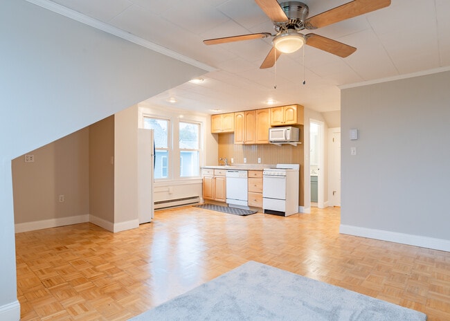 107 May St unit 107 May St Apt 2, Biddeford, ME 04005 - photo 4