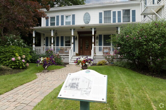 Altamont features historic homes that reflect its rich architectural legacy.