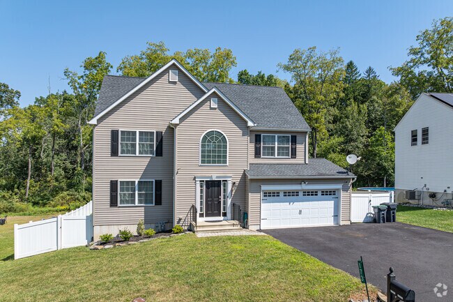 Large family homes can be found in neighborhoods in Eagles Ridge.