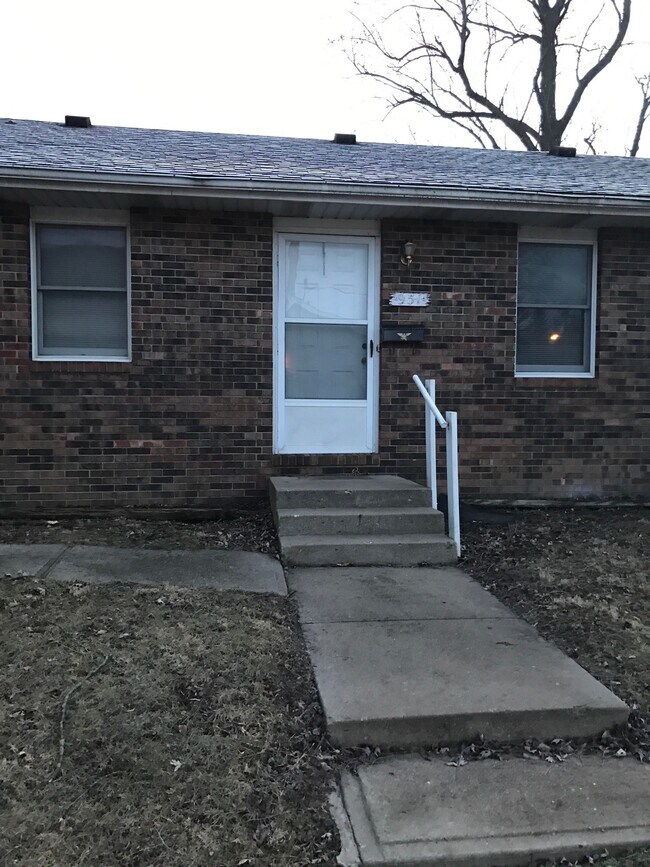 951 E Wabash St, Frankfort, IN 46041 - photo 2