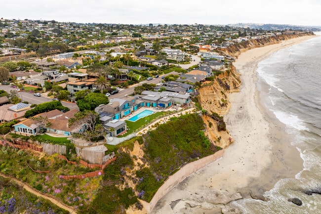 Solana Beach sits along the scenic coast between Del Mar and Cardiff by The Sea.
