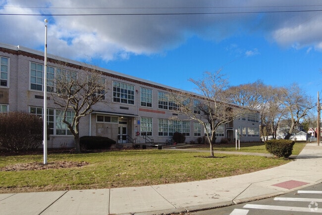 Horace Mann Elementary School has an overall grade of A- on Niche.