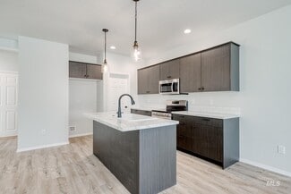 2864 N Eagle Meadow Ave, Kuna, ID 83634