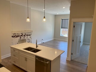 253 Center St, South Haven, MI 49090
