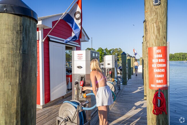 You can stop by Smith's Marina for fuel or snacks while cruising down the Severn River.
