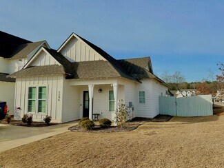 1296 Foxtail Ln, Opelika, AL 36801