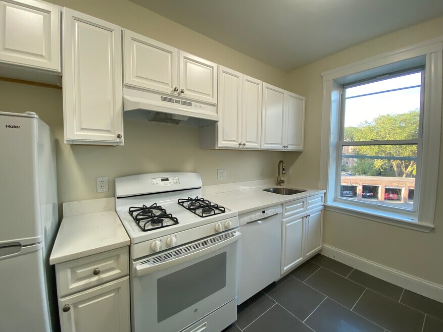 15 James St unit 4, Brookline, MA 02446 - photo 1