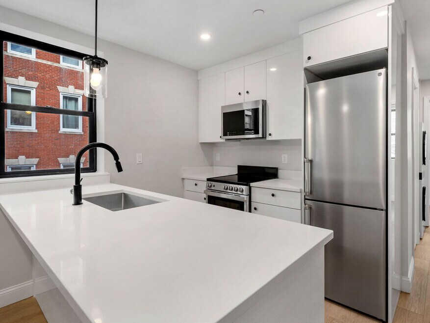 176 Salem St unit 4-1, Boston, MA 02113 - photo 1
