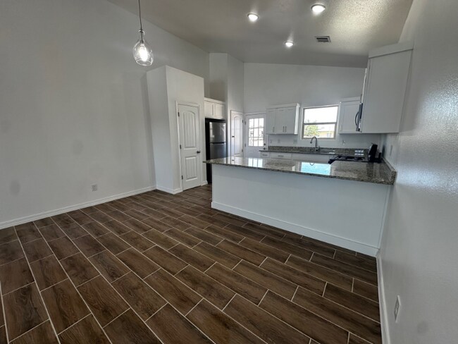 612 Hesse Dr unit A, Socorro, TX 79927 - photo 4